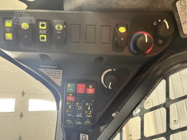 2018 DEERE 333G - Image 6