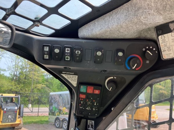 2020 DEERE 333G - Image 3