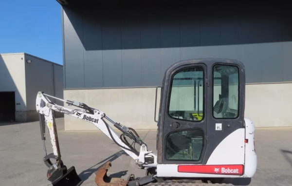 Bobcat 323 - Image 2