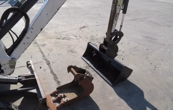 Bobcat 323 - Image 6