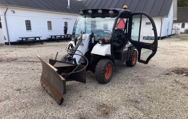 Bobcat 5600 ToolCat - Image 10