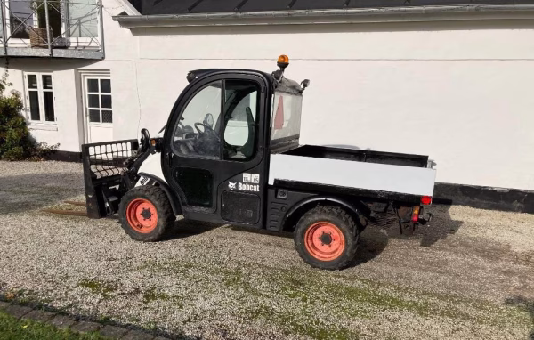 Bobcat 5600 ToolCat - Image 3