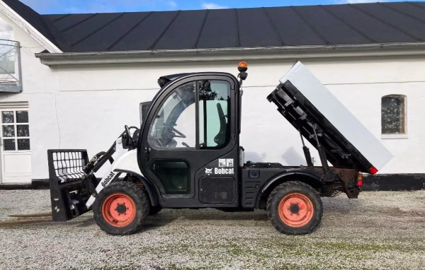 Bobcat 5600 ToolCat - Image 4