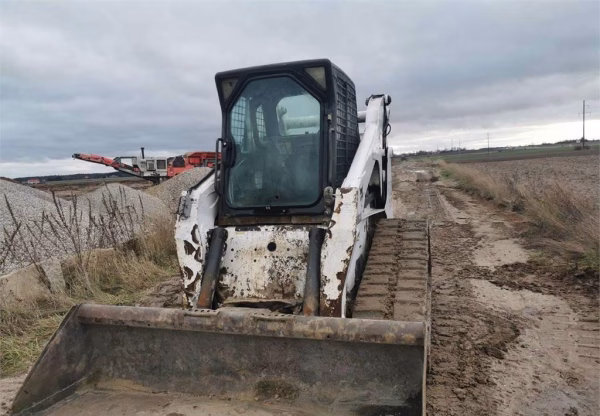 Bobcat T300 - Image 10