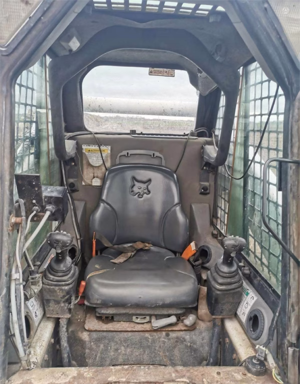 Bobcat T300 - Image 12