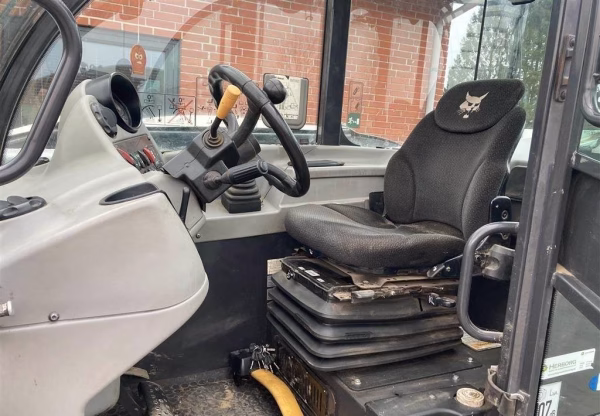 Bobcat TL38.70HF Agri - Image 9