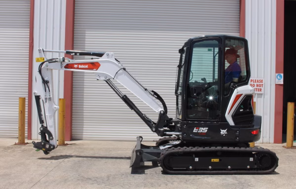 Bobcat 3.5T E35 Cabin Mini Excavator - Image 3
