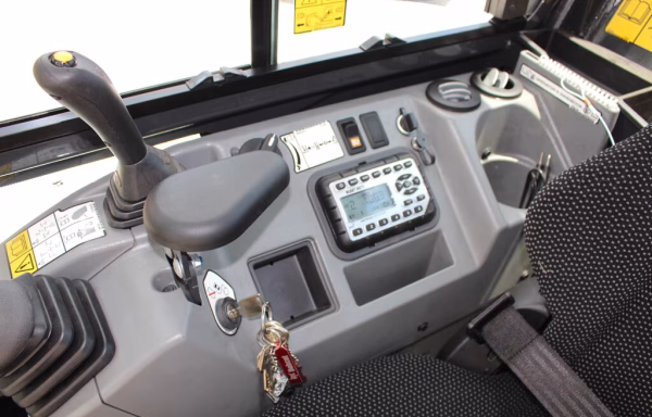 Bobcat 3.5T E35 Cabin Mini Excavator - Image 12